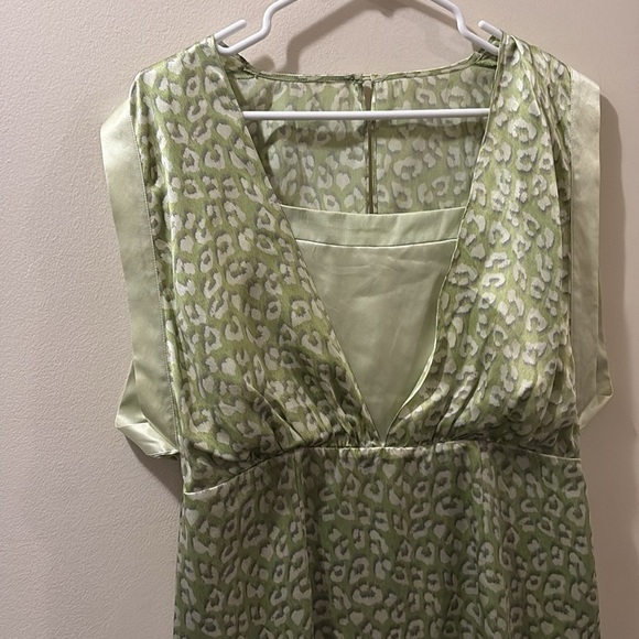 Reiss Green Mini Dress Short Sleeve - cheetah print - 100% silk - size 10 - Picture 2 of 7